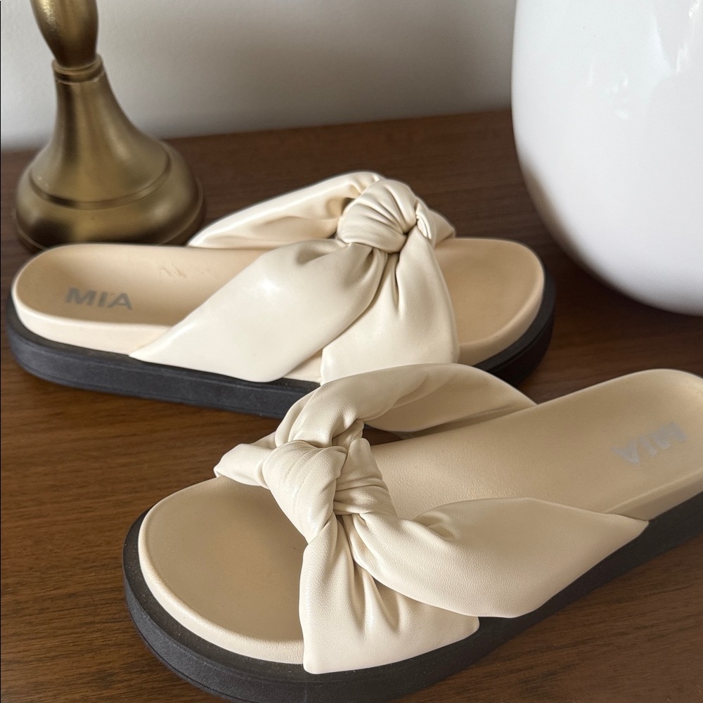 MIA Women's Cream Knot Slide Sandals